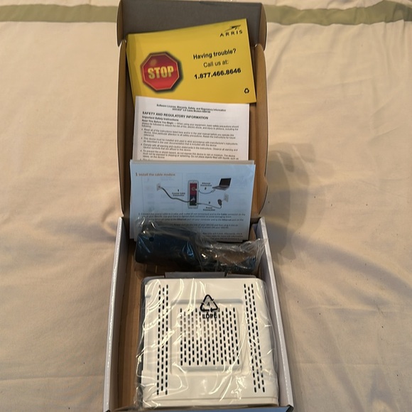 ARRIS SB6190Docsis 3.0 Surfboard cable modem - Picture 2 of 9